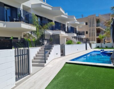 Te huur luxe nieuwbouw appartement  met zwembad op 50m van de zee